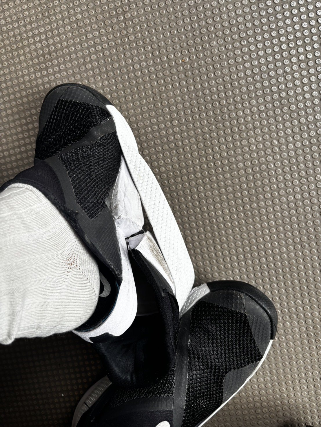 NIKEゴーフライイーズ 踵を上げた状態